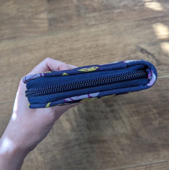 Vera Bradley Pigeon Printed Floral Nightingale Accordion Wallet - Picture 3 of 8